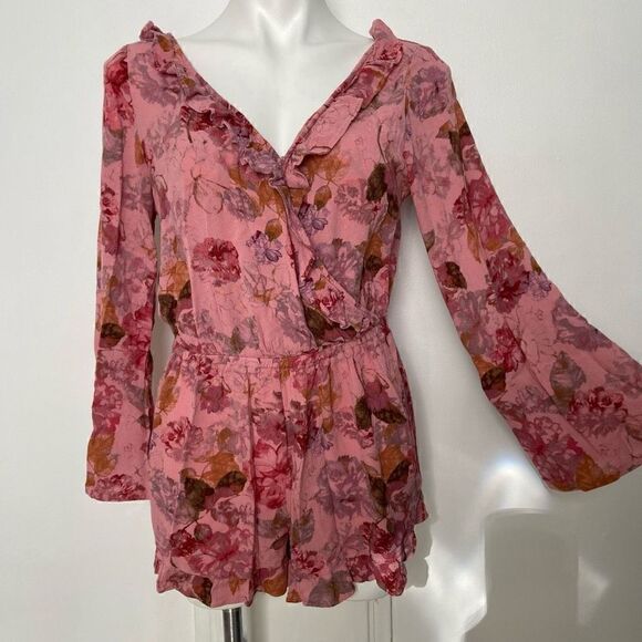 Target Flare sleeve wrap front floral romper - Picture 12 of 12